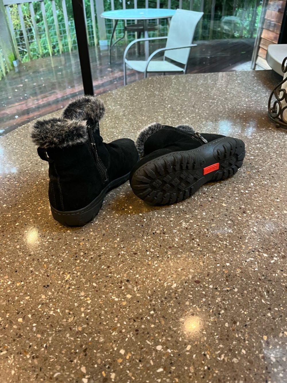 Khombu Black Faux Fur-Trim Winter Ankle Boots size 7